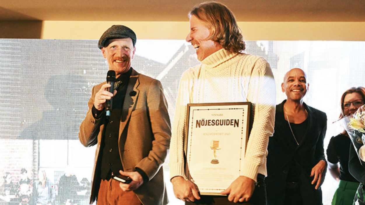 NGBG tar emot priset för Årets Nöjesförbättrare från Nöjesguiden. Iain Dace, Nicklas Johansson, Therese Herrman, Pia Lindroth, Damali Young och Thalia Giovannelli